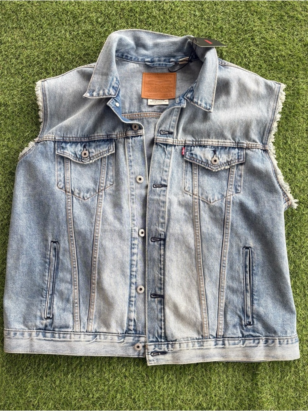 Levi’s Premium Cut Off Denim Vest Light Wash XL